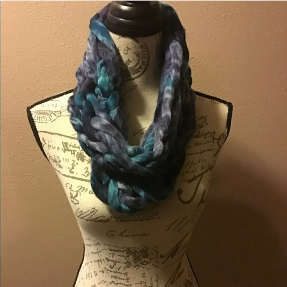 Gorgeous Chunky Knit Infinity Scarf